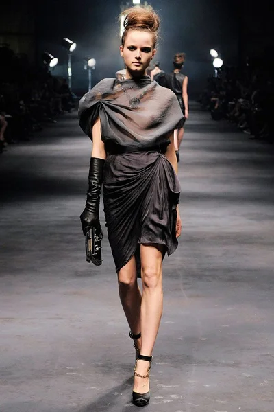 Look 25